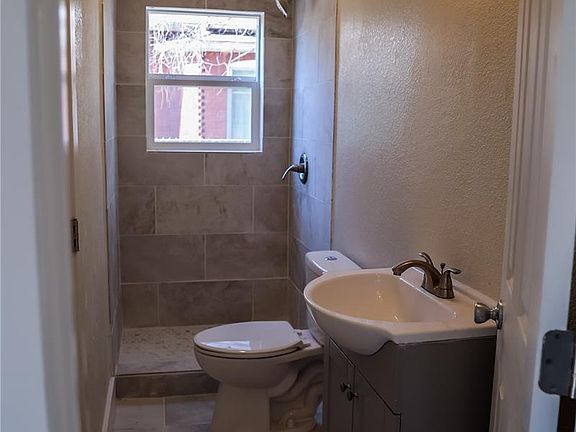 5th image of 944 unit A -unit B Spruce Street