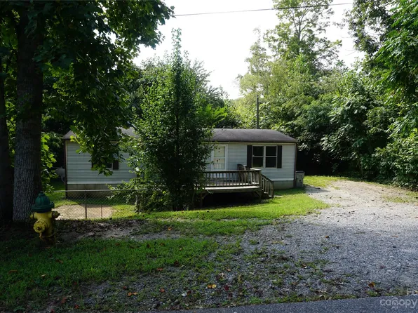 1215 Peak Pl NW, Lenoir, NC 28645