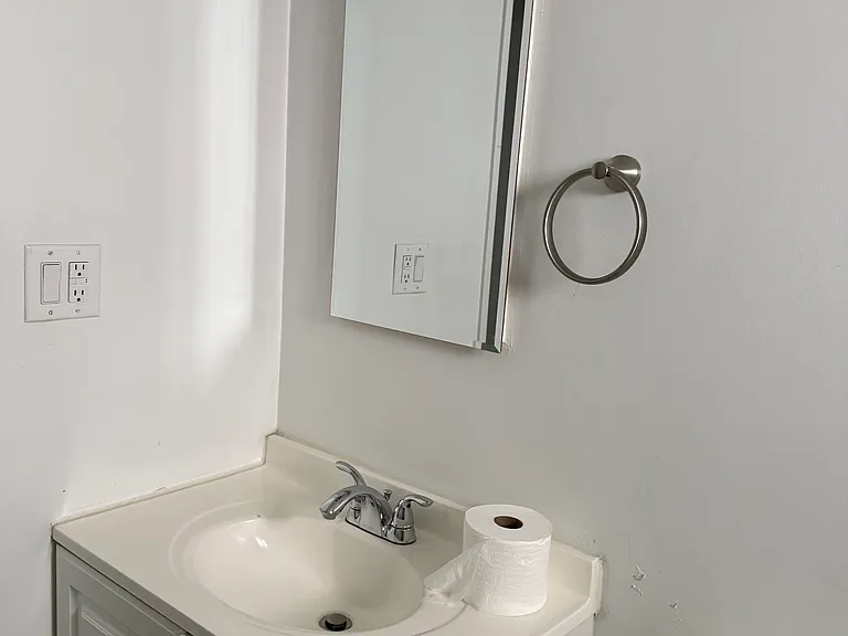 2117 G St #C — Photo 10
