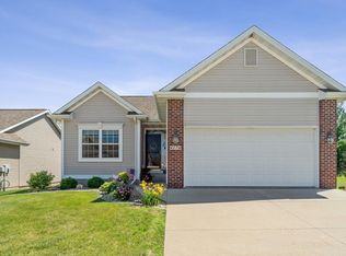 4176 Lakeview Dr SW, Cedar Rapids, IA 52404