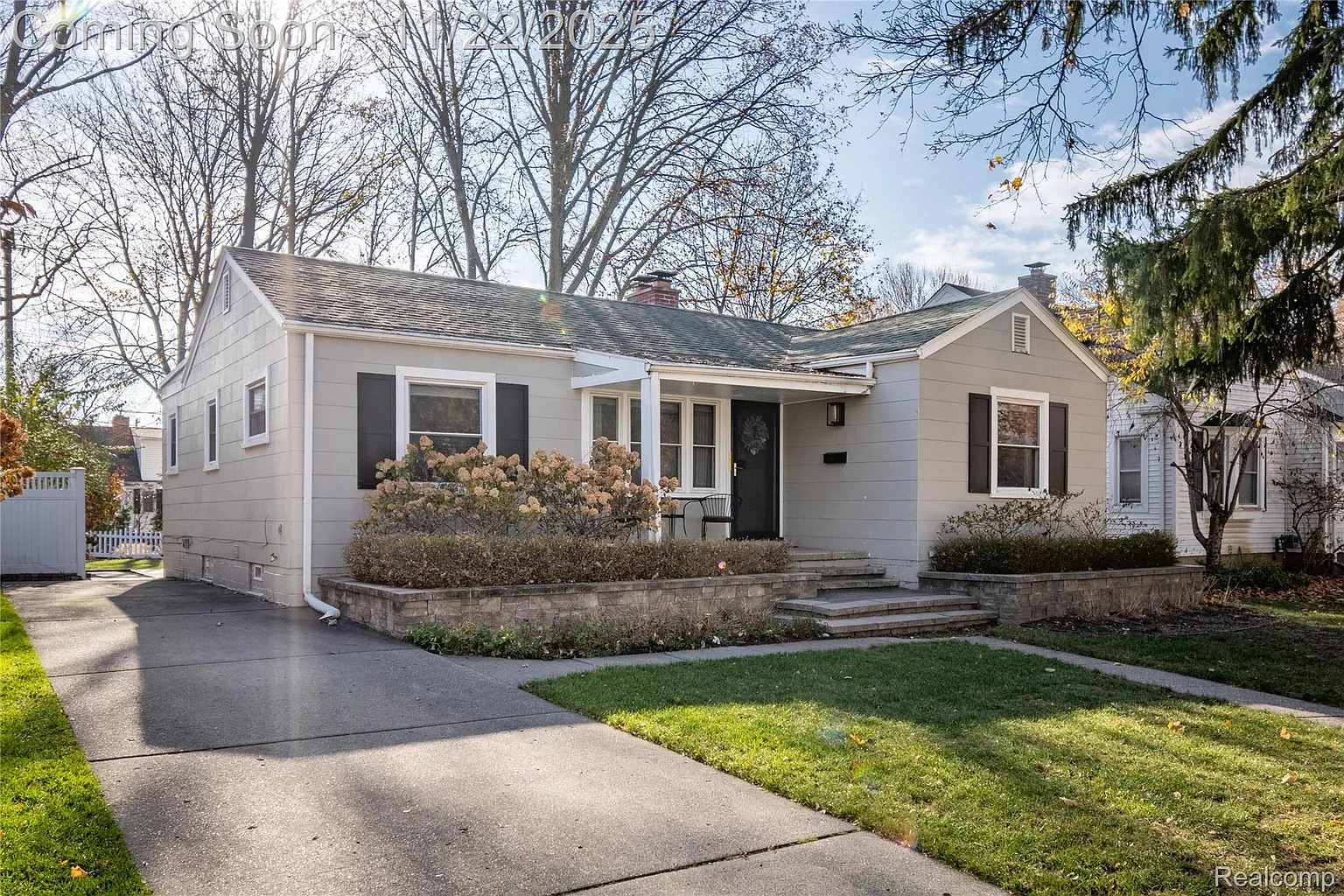 1217 Mayfield Dr photo 1