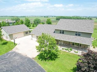 N2006 Winchester Rd, Hortonville, WI 54944