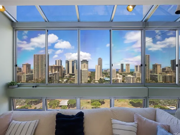 500 University Ave APT 2204, Honolulu, HI 96826