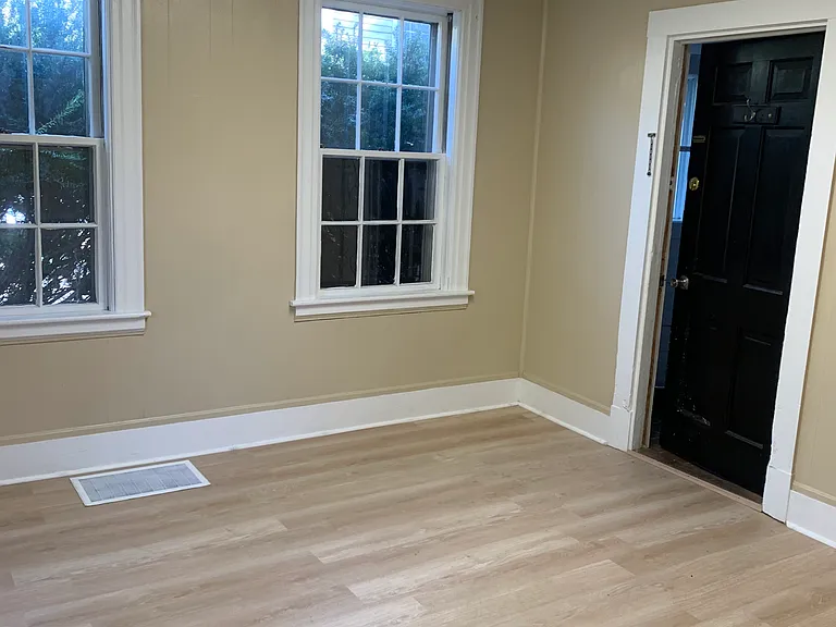 1047 S Franklin St — Photo 1