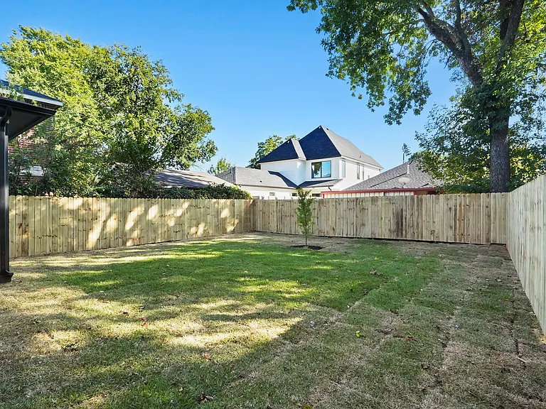 1720 Morris St — Photo 8