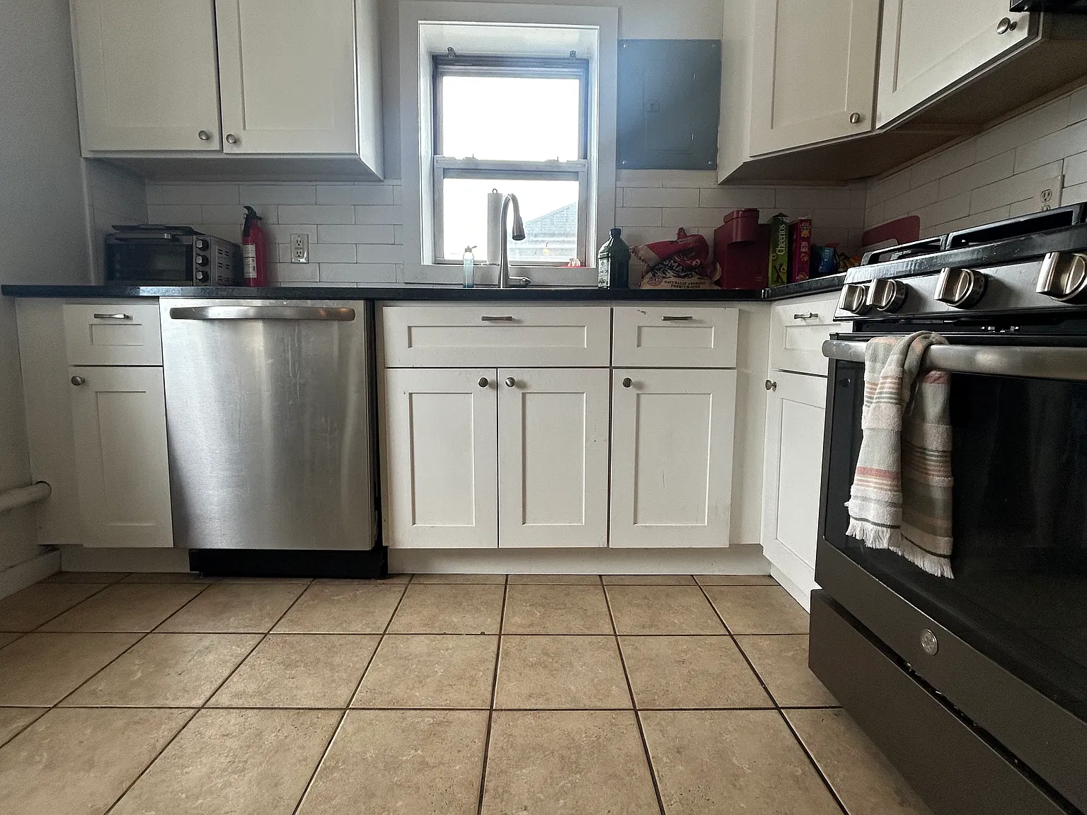 378 Thames St — Photo 3