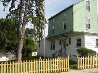 10 Creek Ave, Darby, PA 19023