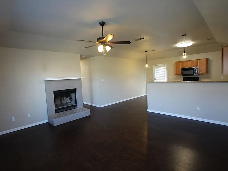 204 Willow Rd — Photo 3