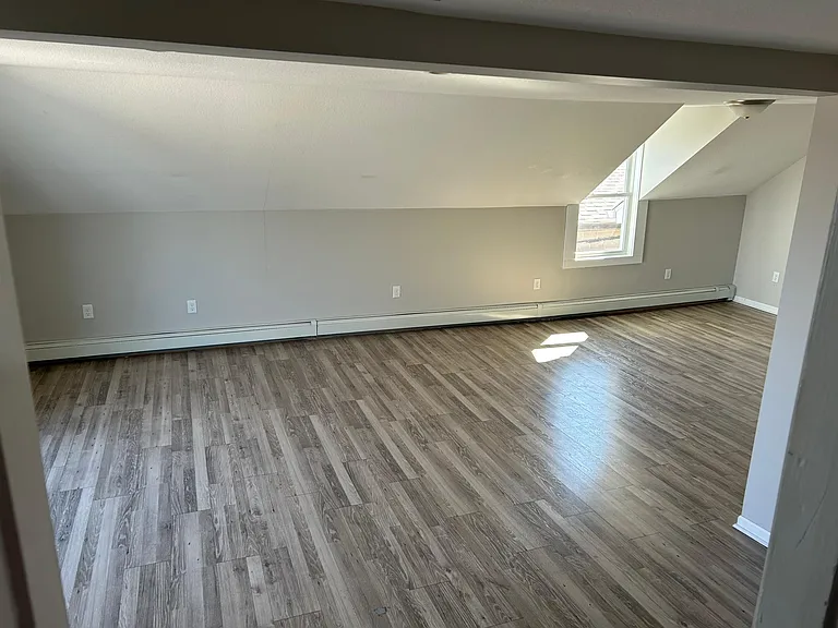 216 Main St E #3 — Photo 9