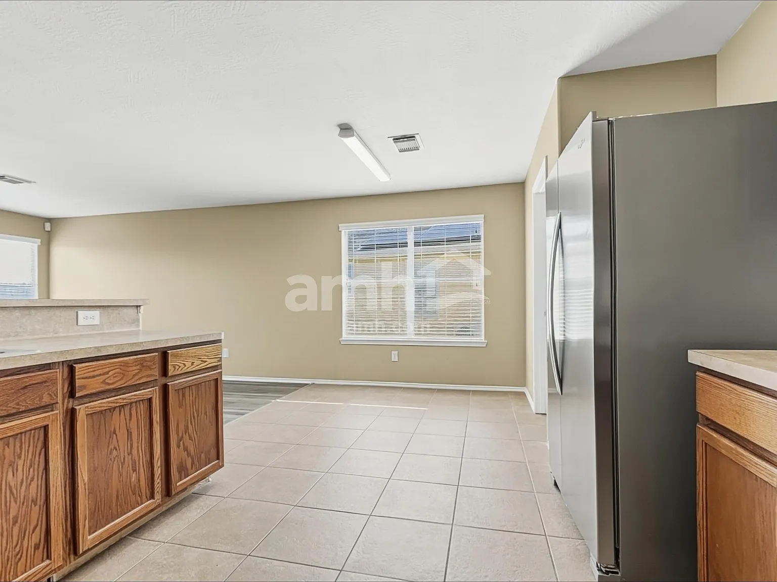 4 bed, 2.5 bath, 2724 sqft, $2,255 — Photo 4