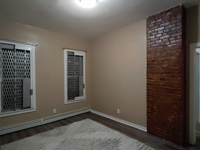 71 Crystal St #2 — Photo 3