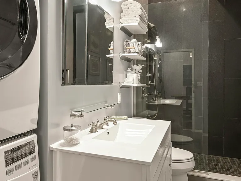 521 W 47th St #3D — Photo 7