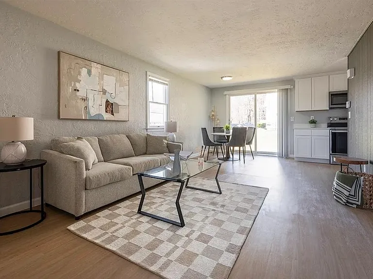 81.5 Maple St #1 — Photo 2