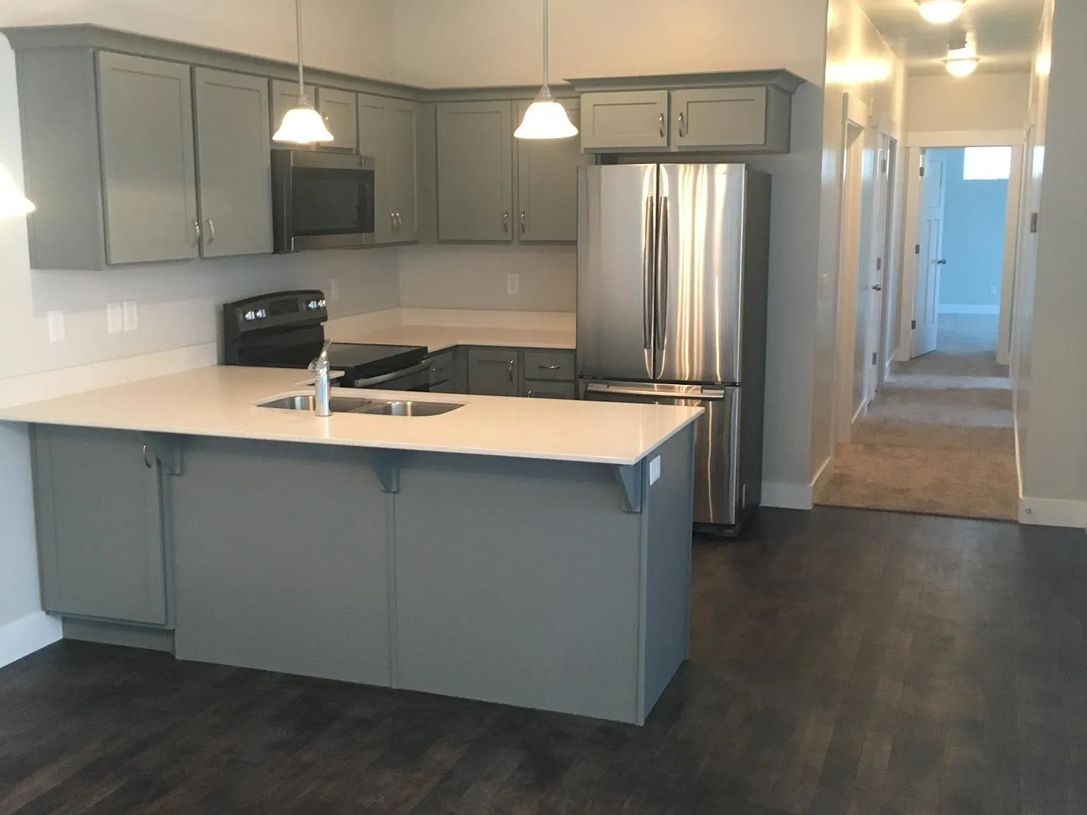 3 bed, 1300 sqft, $1,850 — Photo 2