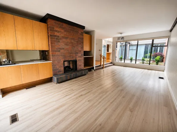 406 Greensboro Pl, Vancouver, BC V5X 4M4