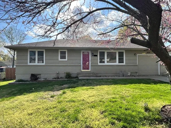 7404 N Highland Ave, Gladstone, MO 64118