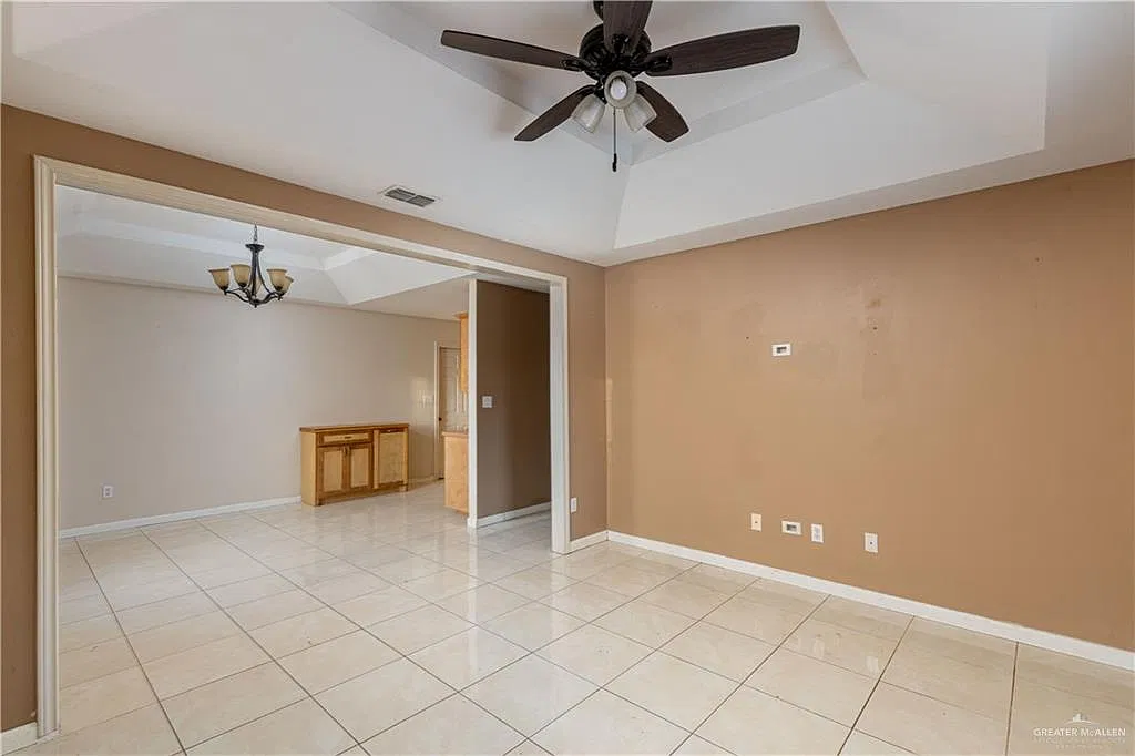 3 bed, 2.0 bath, 1294 sqft, $1,700 — Photo 3