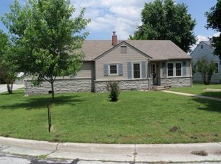 1703 Hillcrest Dr, Carthage, MO 64836