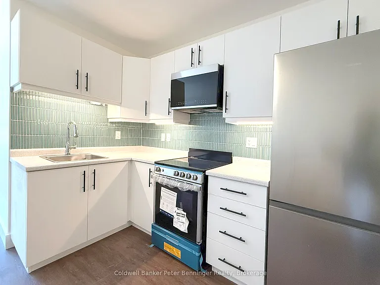 604 Queen St S #202 — Photo 2