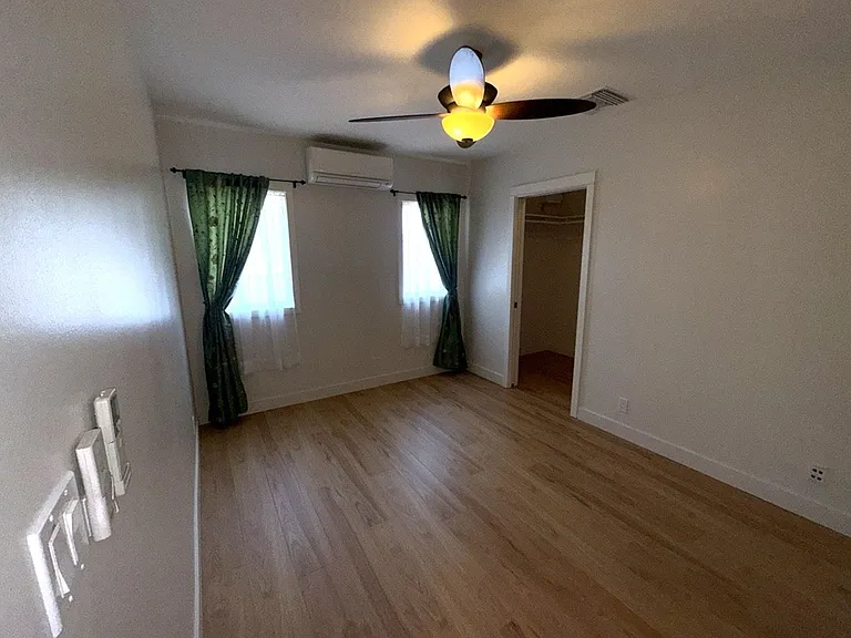 2746 N Kenneth Rd — Photo 23