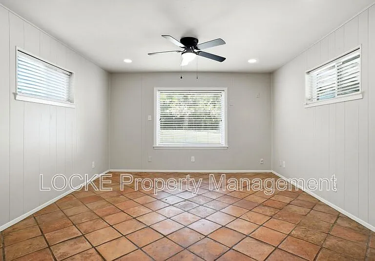 3528 Rogers Ave — Photo 5