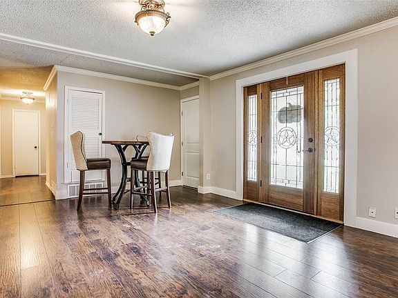 4th image of 500 Throckmorton St APT 3002