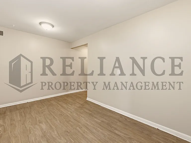 2917 S Walnut St — Photo 23