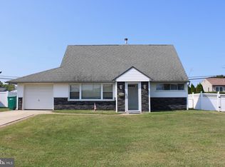 23 Crystal Pl, Levittown, PA 19057