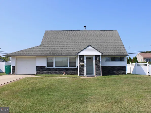 23 Crystal Pl, Levittown, PA 19057