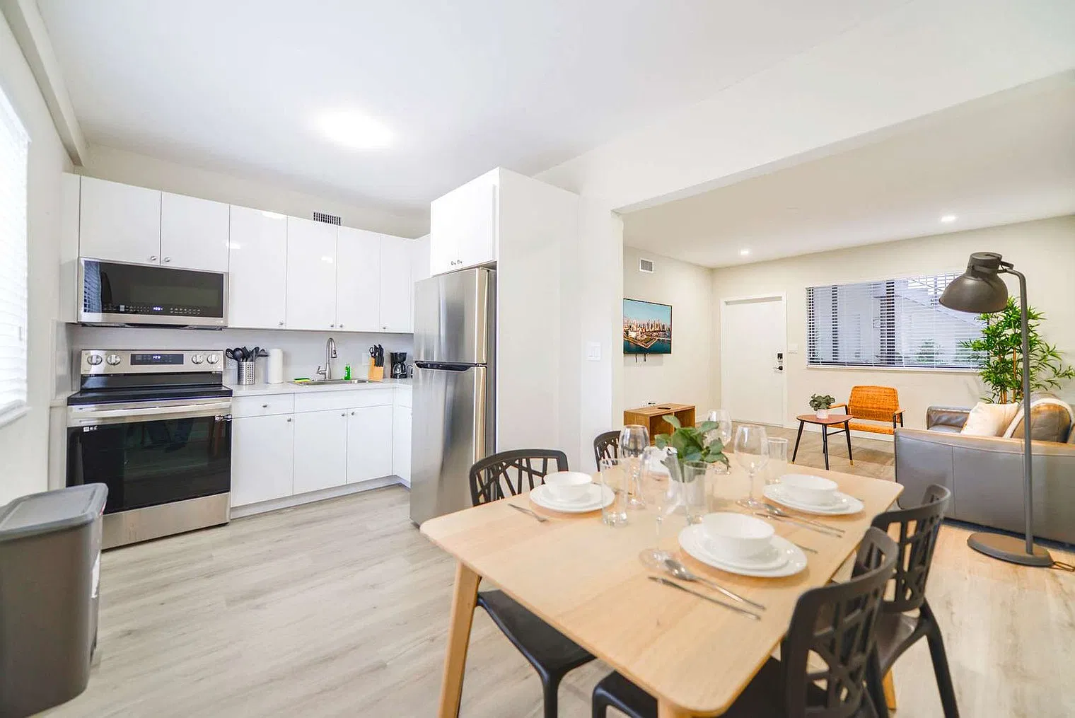 1 bed, 1.0 bath, 635 sqft, $4,279 — Photo 4