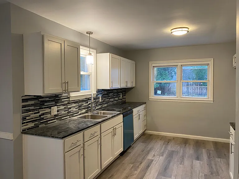 305 Radcliffe Rd — Photo 1