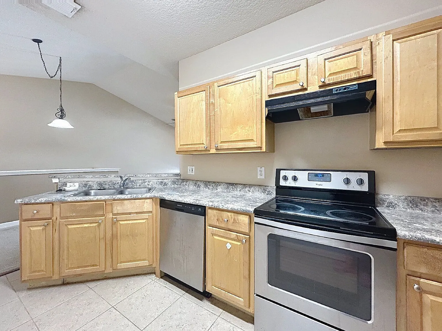 1 bed, 1.0 bath, 951 sqft, $1,245 — Photo 4