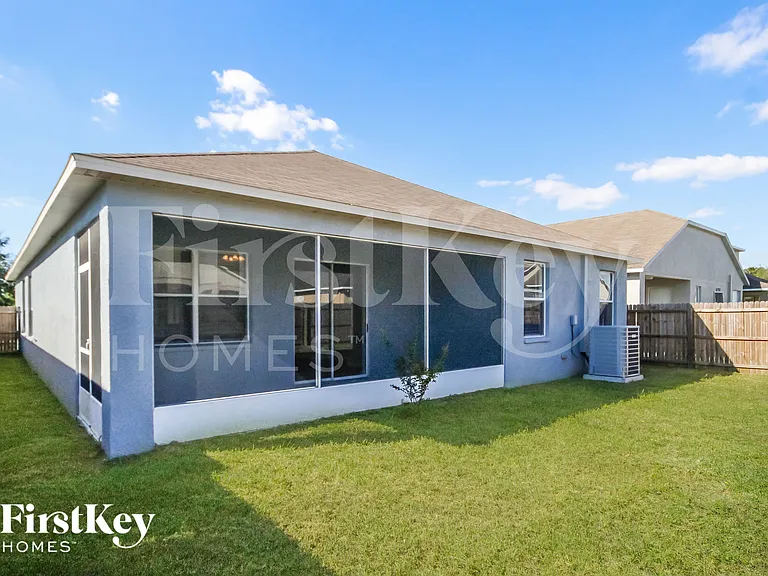 8719 Sandy Plains Dr — Photo 15