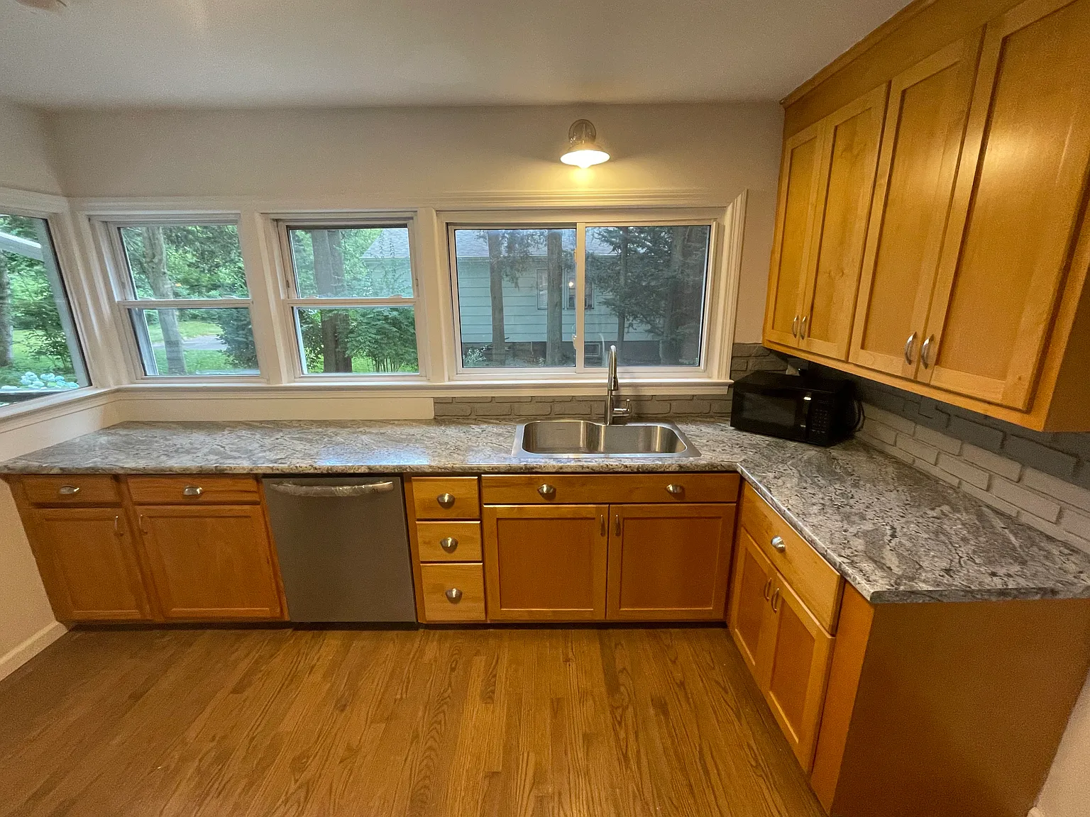 125 Colony St — Photo 2