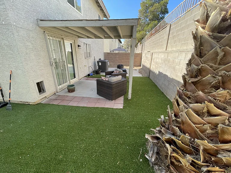 109 Blackberry Ln — Photo 2