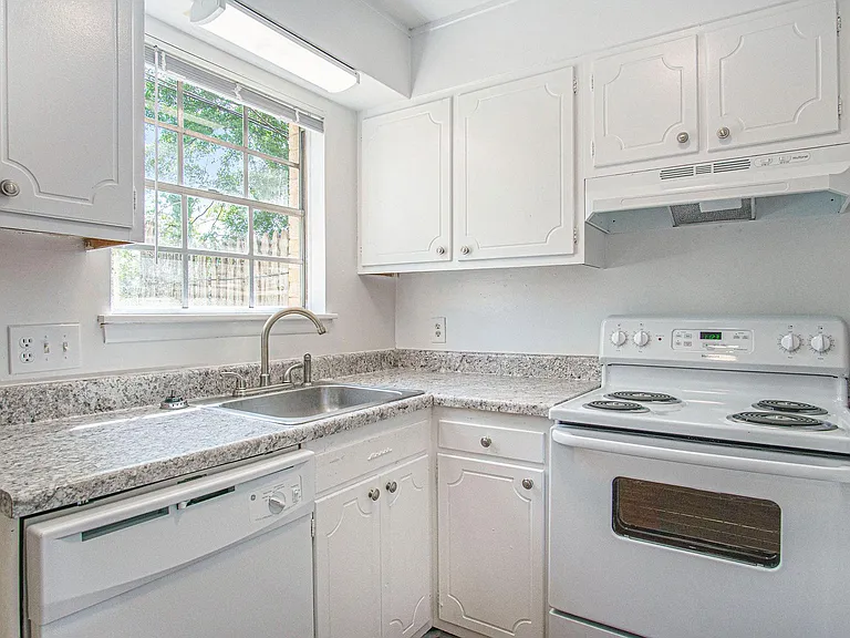 3267 Warringwood Dr — Photo 26