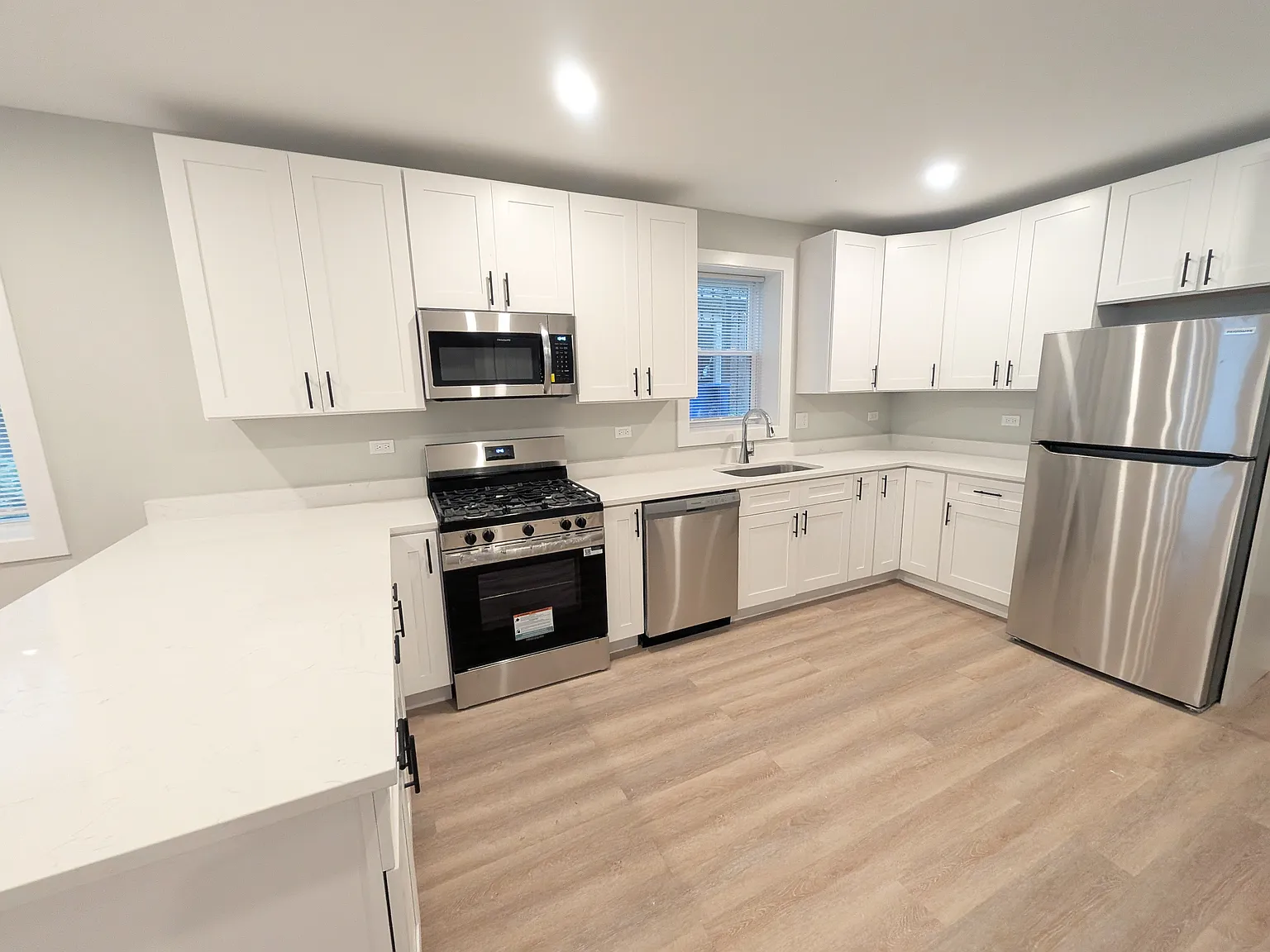 2 bed, 900 sqft, $2,000 — Photo 4