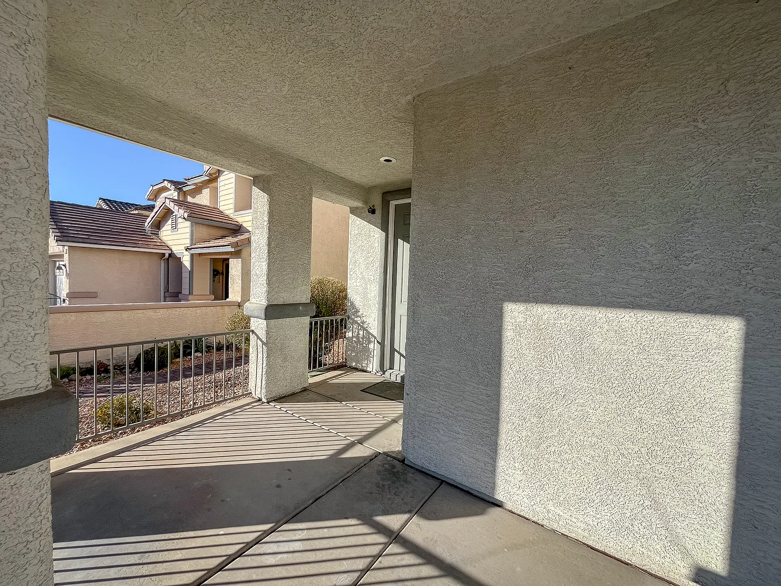 4 bed, 2.5 bath, 2546 sqft, $3,395 — Photo 2