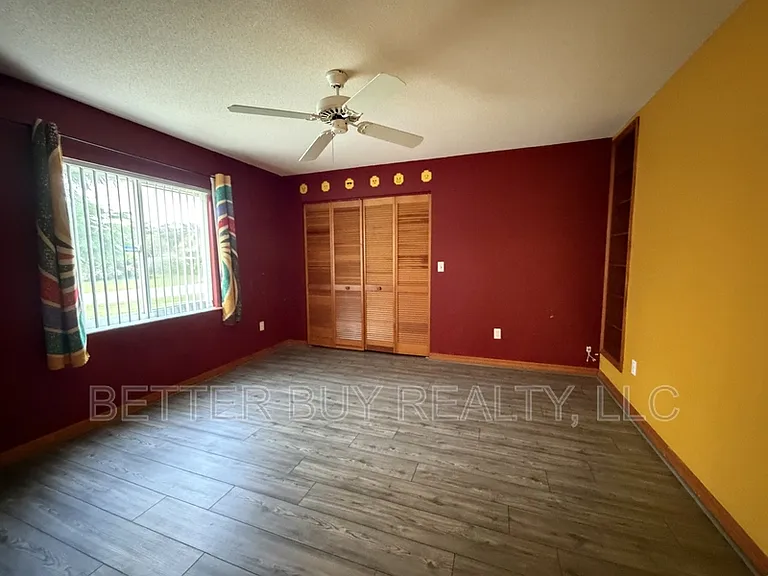 81 Boston Ln — Photo 17
