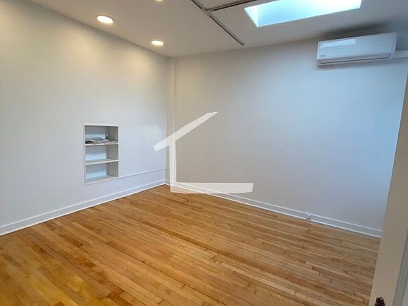 4th image of 229 Harvard St APT 5