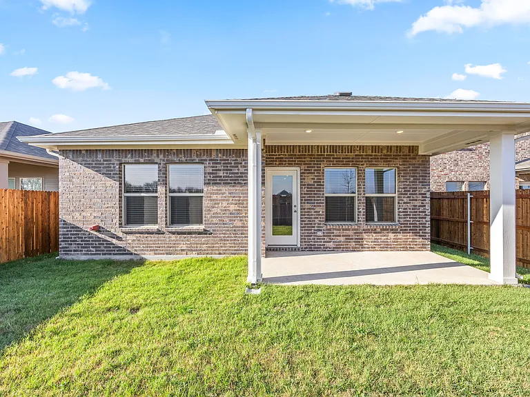 607 Clover Creek Dr — Photo 13