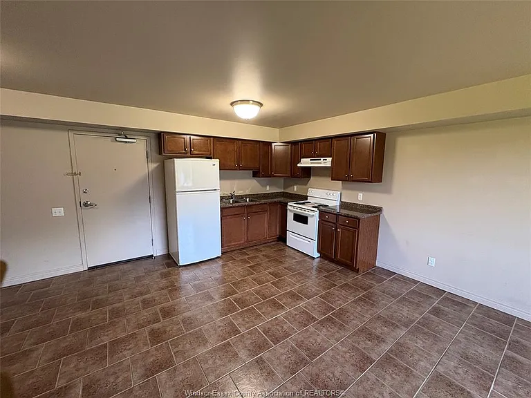 440 Simcoe St #15 — Photo 3