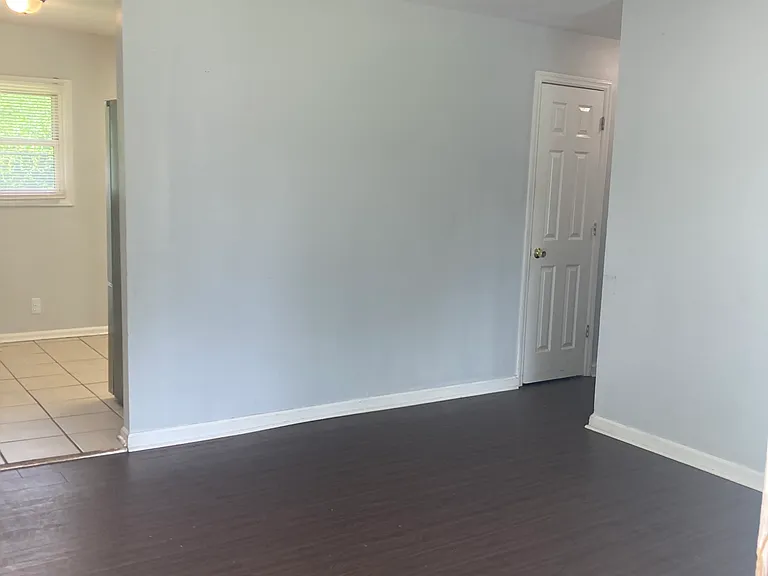 111 Trinity Dr — Photo 4