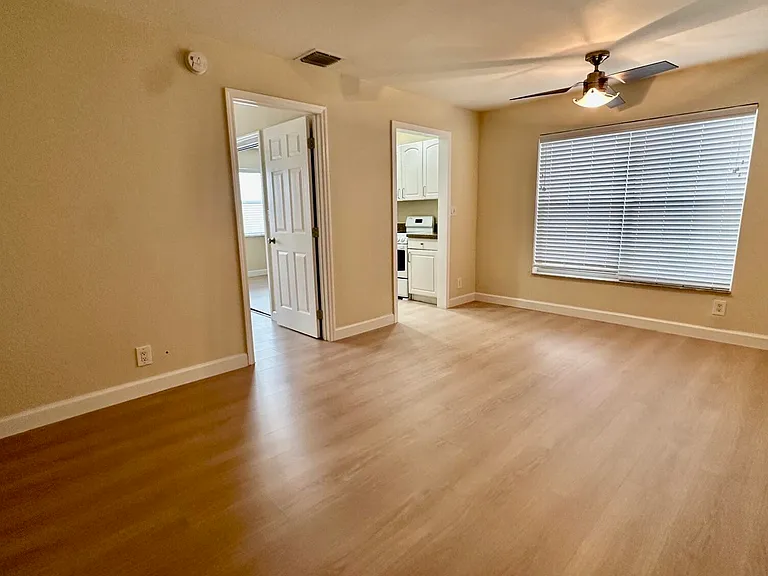 815 Middle River Dr #110 — Photo 7