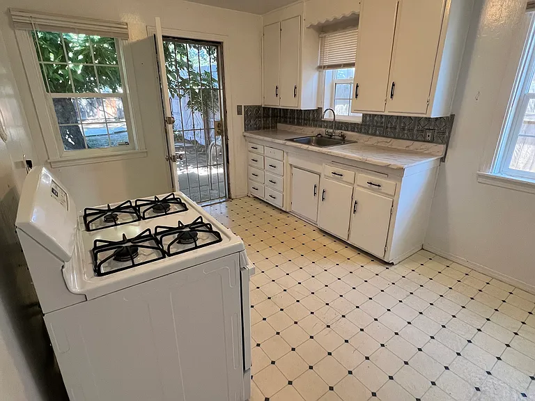 135 Phoenix Ave — Photo 6