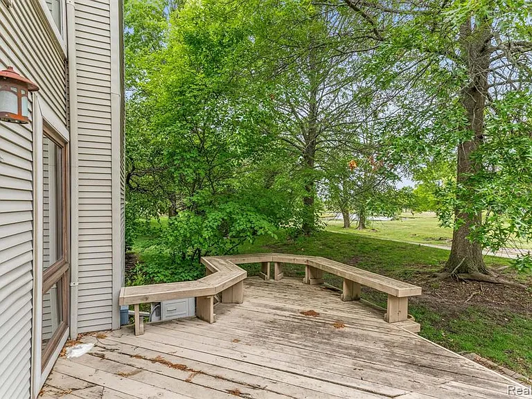 644 Ashley Cir — Photo 21