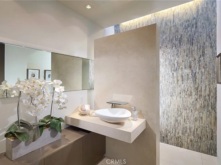 58 N La Senda Dr — Photo 19