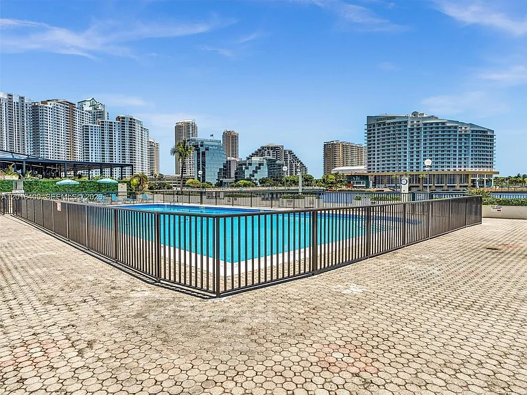 825 Brickell Bay Dr #2048 — Photo 40