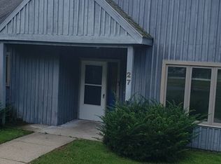 27 The Holw, Amherst, MA 01002