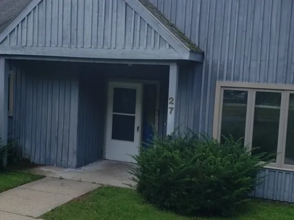 27 The Holw, Amherst, MA 01002